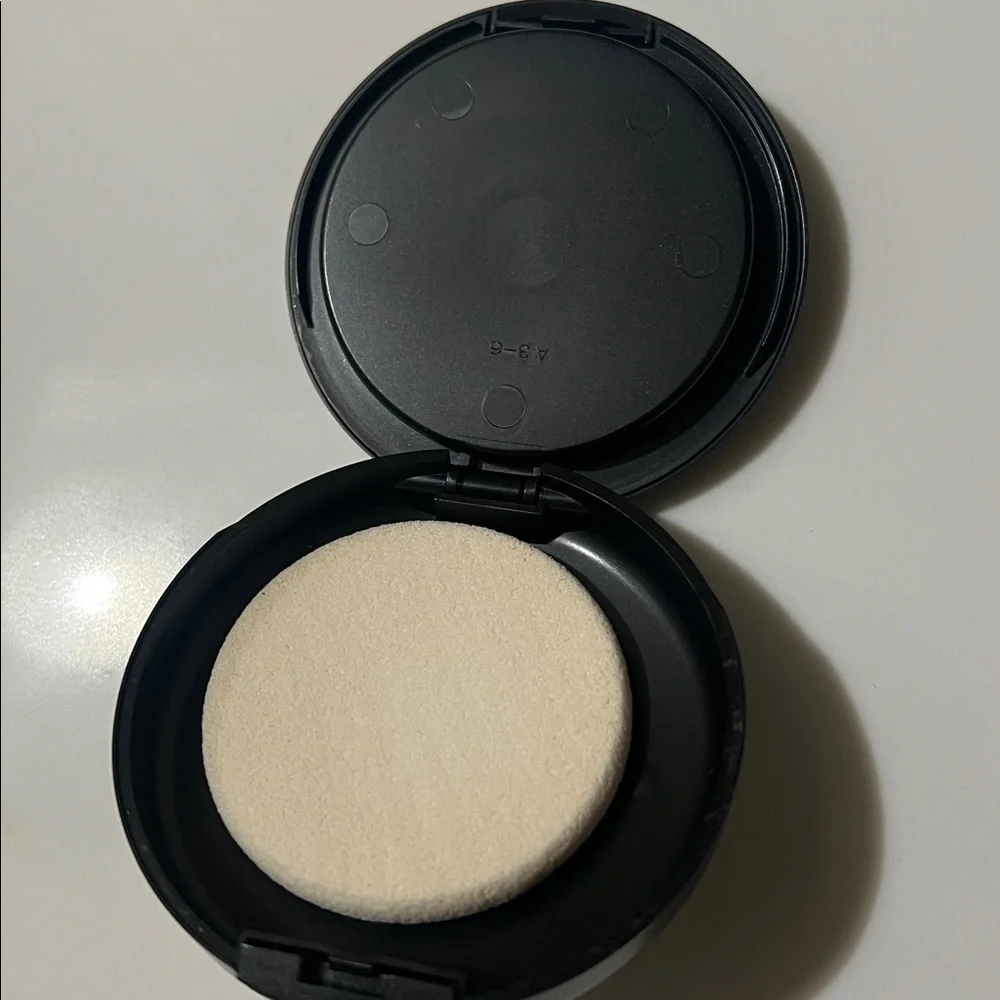 MAC studio Fix NW44 - Picture 5 of 7